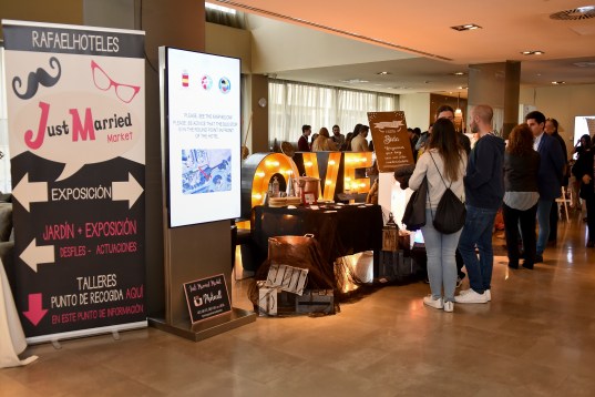 173_JUST MARRIED MARKET.JPG